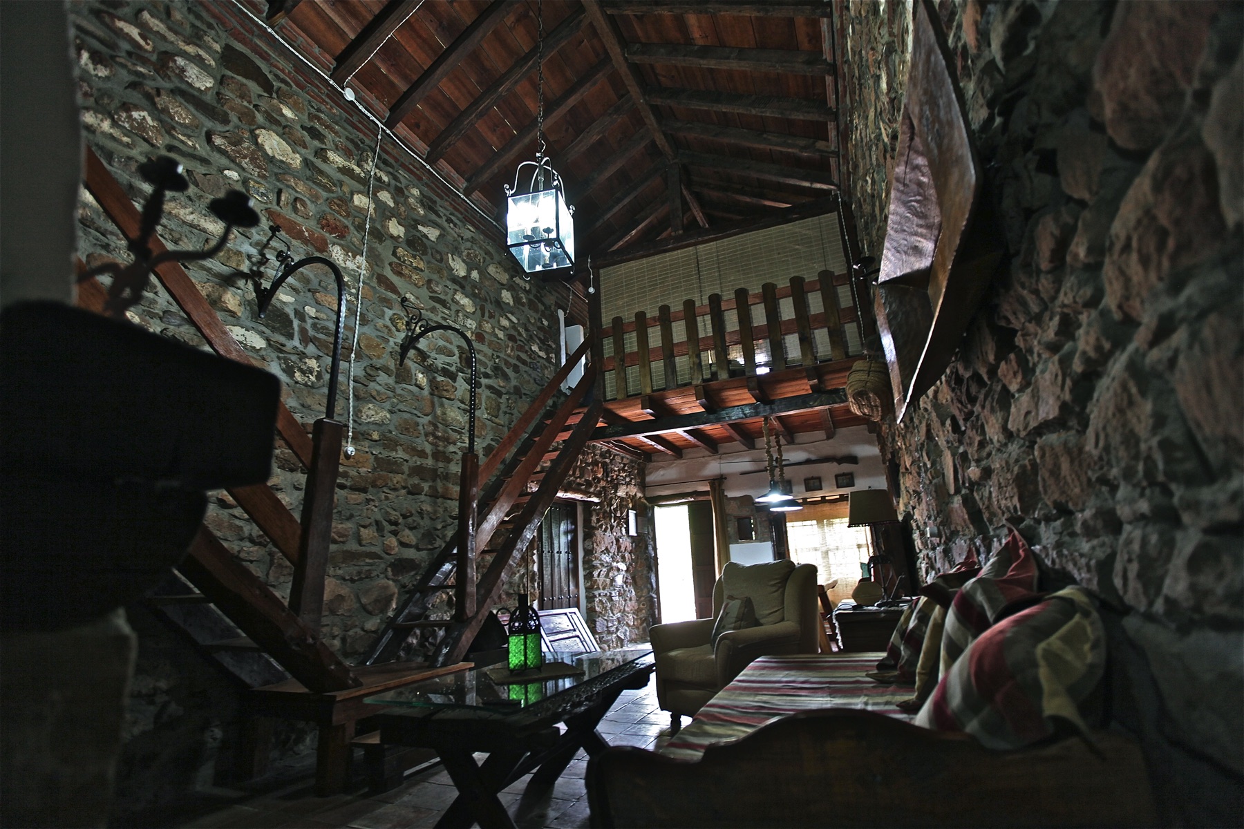Casa Pajar de Thürriegel. Detalle del techo y una de las habitaciones.